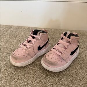 Jordan 1 Mids Nike Kids Pink Sneakers